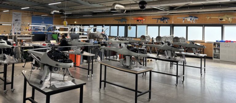 In de werkplaats van de Nederlandse drone-fabrikant High Eye worden de drones in elkaar gezet.